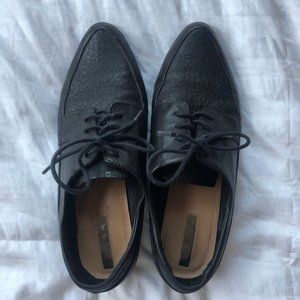 Tahari Black Leather Lace Up Oxford shoes